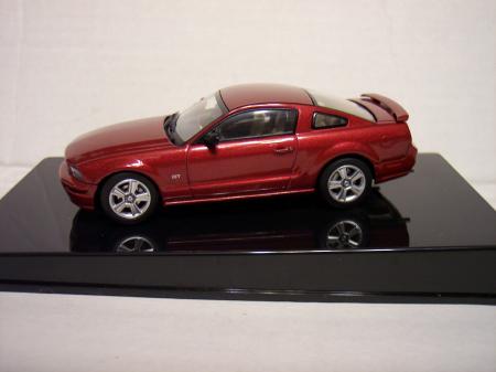 74110 Ford Mustang GT 2005 (Red Fire) 143 Scale